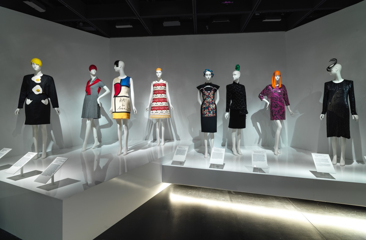 What is fashion according of the Metropolitan Museum of Art