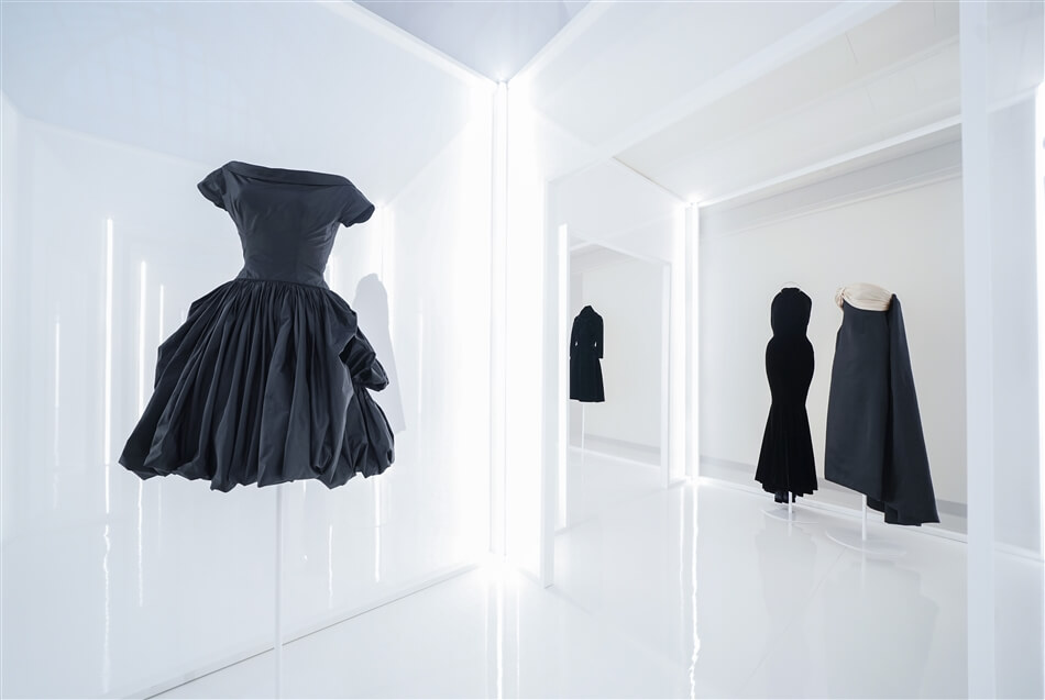 Ala&iuml;a and Balenciaga Present Sculptors of Shape